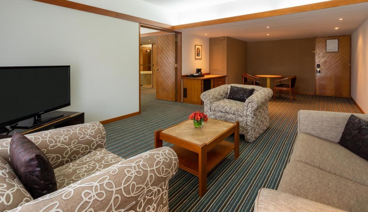 Sonesta Hotel El Olivar Лима Екстериор снимка A suite at the hotel