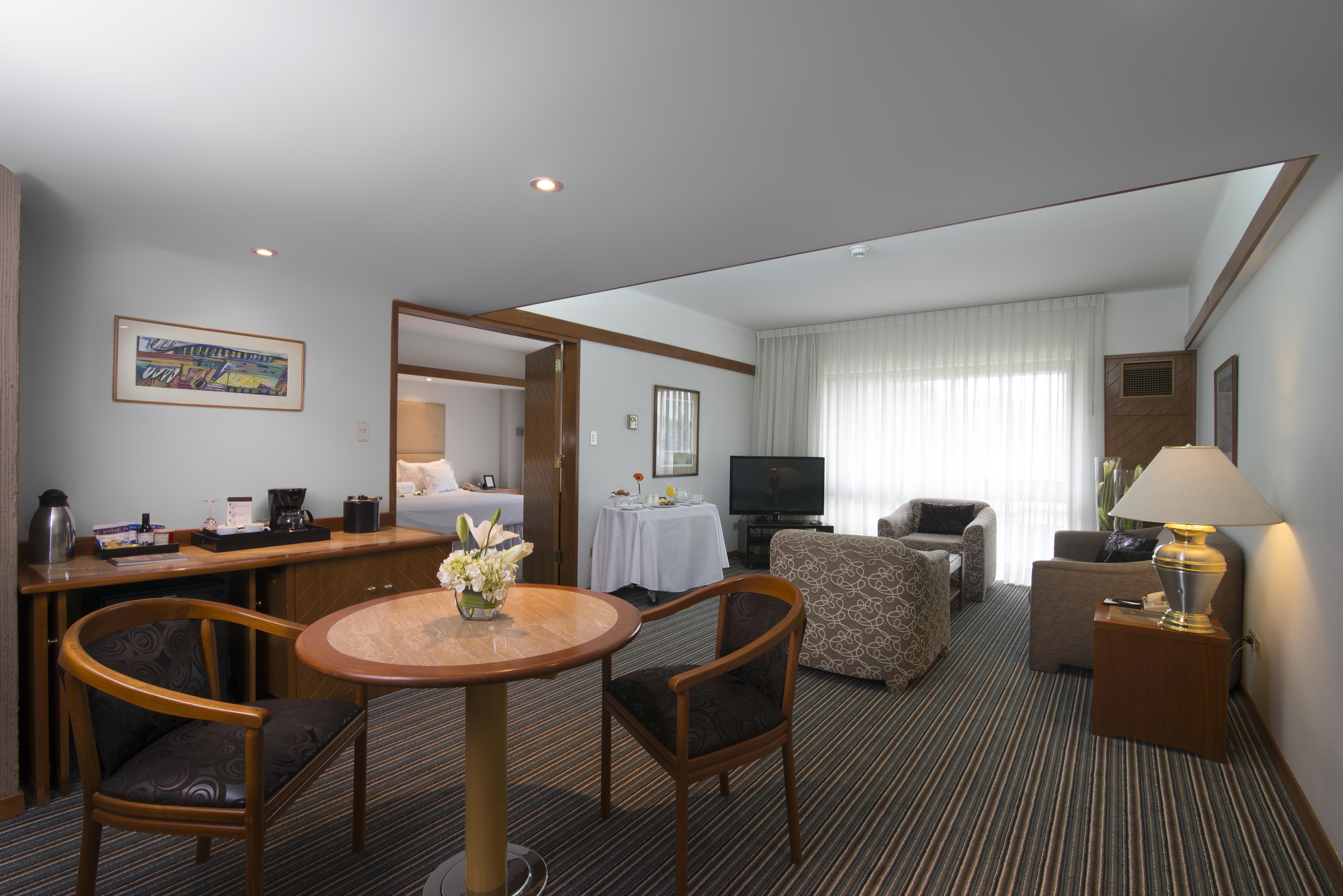 Sonesta Hotel El Olivar Лима Екстериор снимка A suite at the hotel